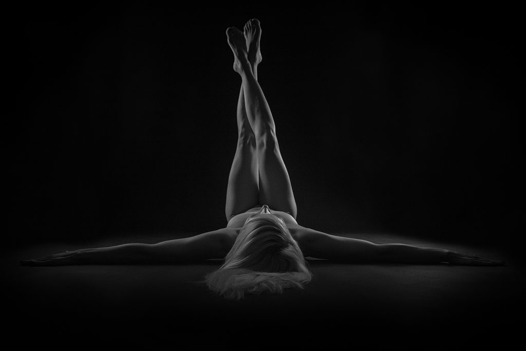 Akt in schwarz-weiss mit Model C - Fotograf Ulf Pieconka