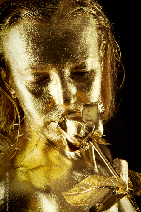 Goldfinger - Bodypainting Gold - Goldene Rose