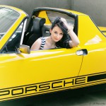 Model Carmen in gelbem Porsche - Fotograf up fotodesign - Wuerzburg