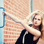 Model Palomita at the wall - Photographer Ulf Pieconka Würzburg