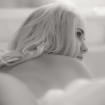 Model liegend - Boudoir-Fotografie