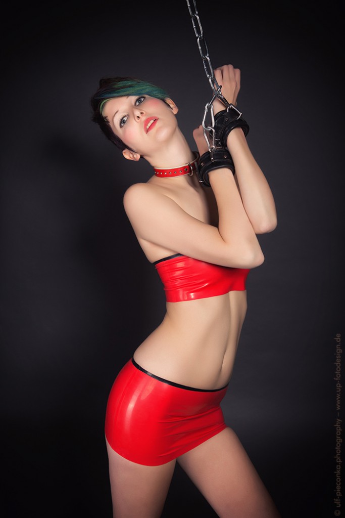 Fetisch - Latex und Fesseln