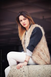 Fotoshooting in Würzburg mit Johanna - Model sitzend