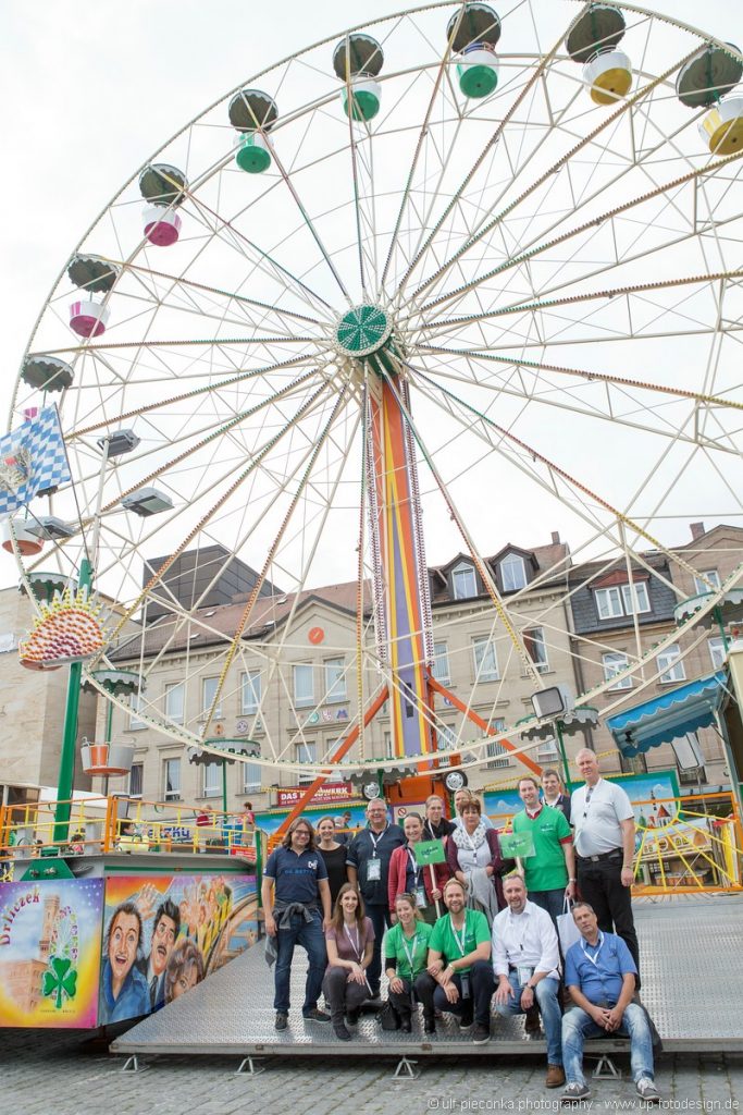 Gruppenbild am Riesenrad auf der Michaelis Kirchweih