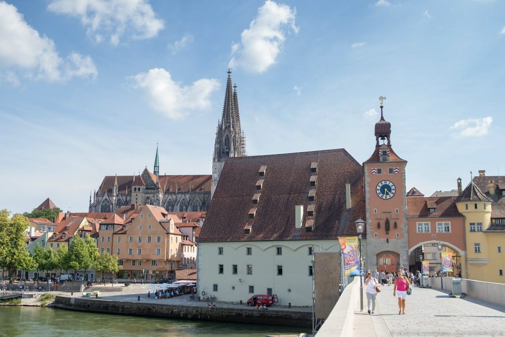 Regensburg von der Brücke aus Blick auf den Stadtkern